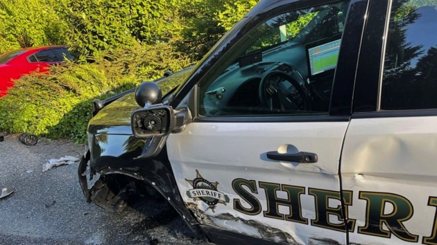 One killed, one wounded in South Everett shooting; suspect on the loose