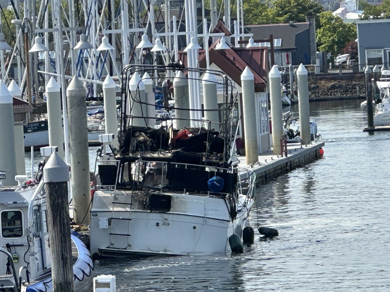 Boat fire at Everett marina, no injuries