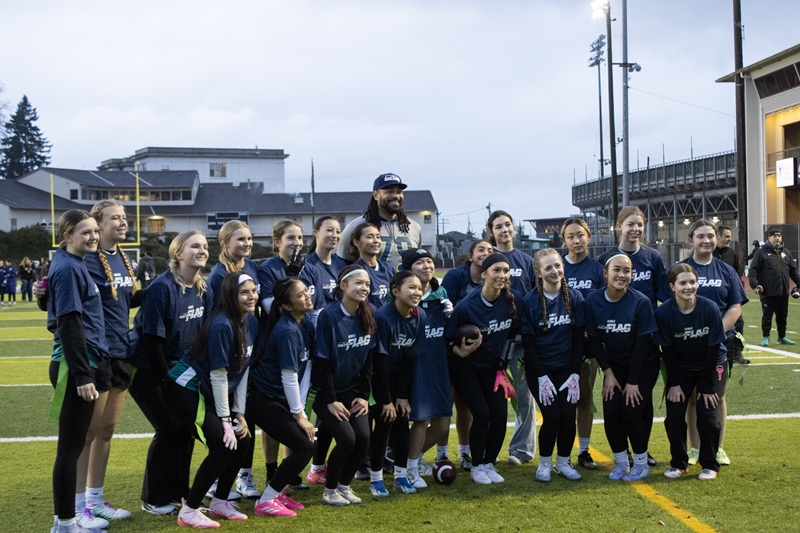 Seahawks support girls flag football at Everett Memorial