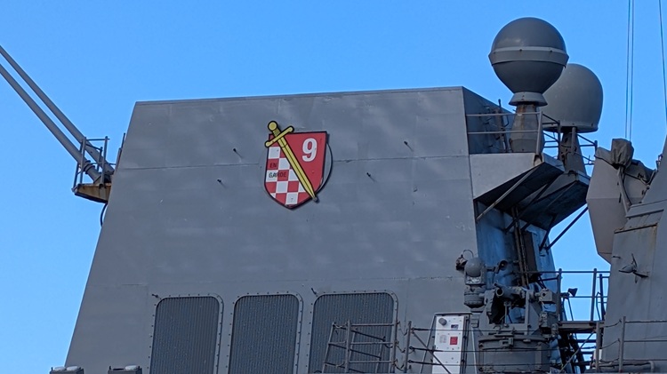 USS Gridley en garde shield